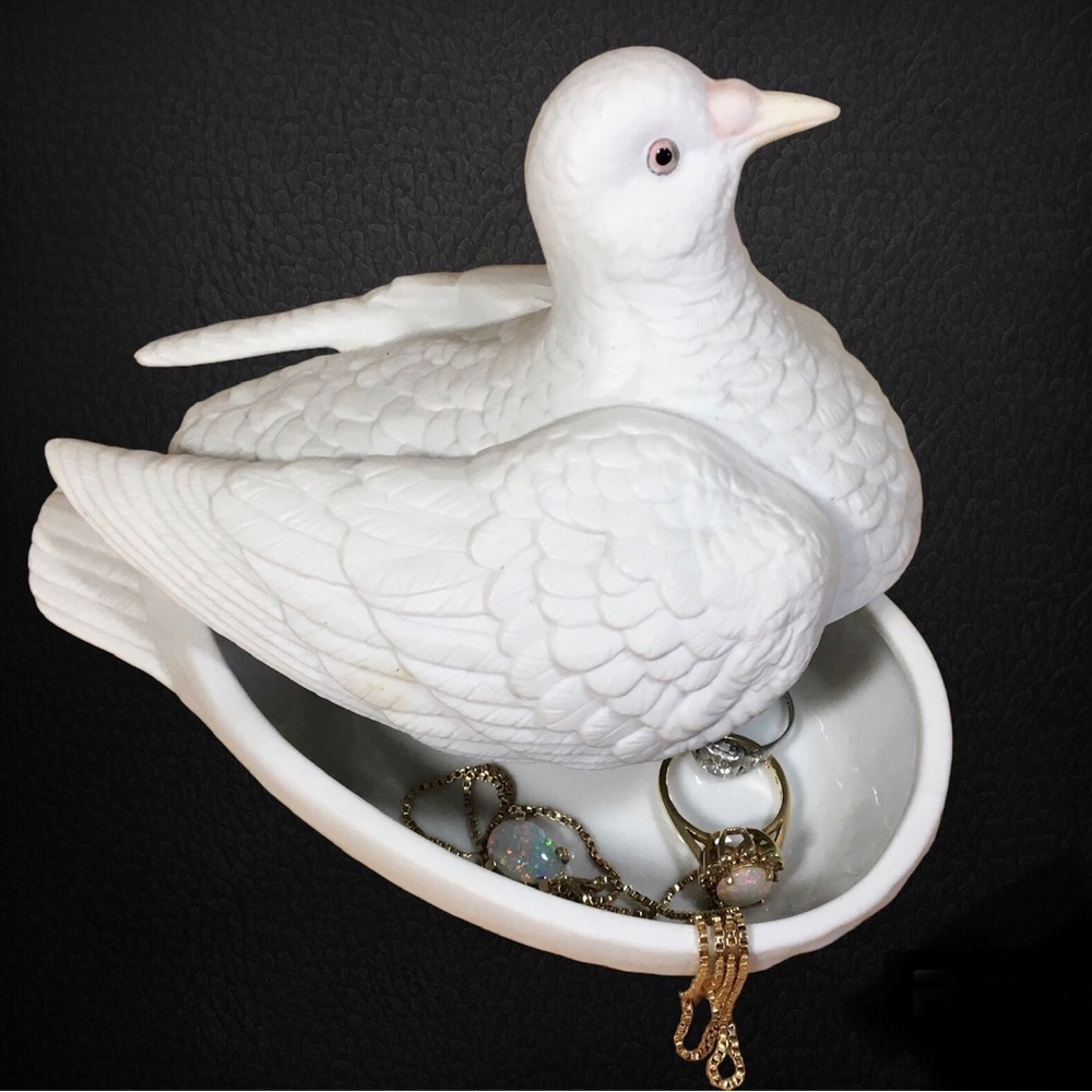 Vintage White Dove Trinket Box #8078 Andrea By Sadek Porcelain Bird Figurine